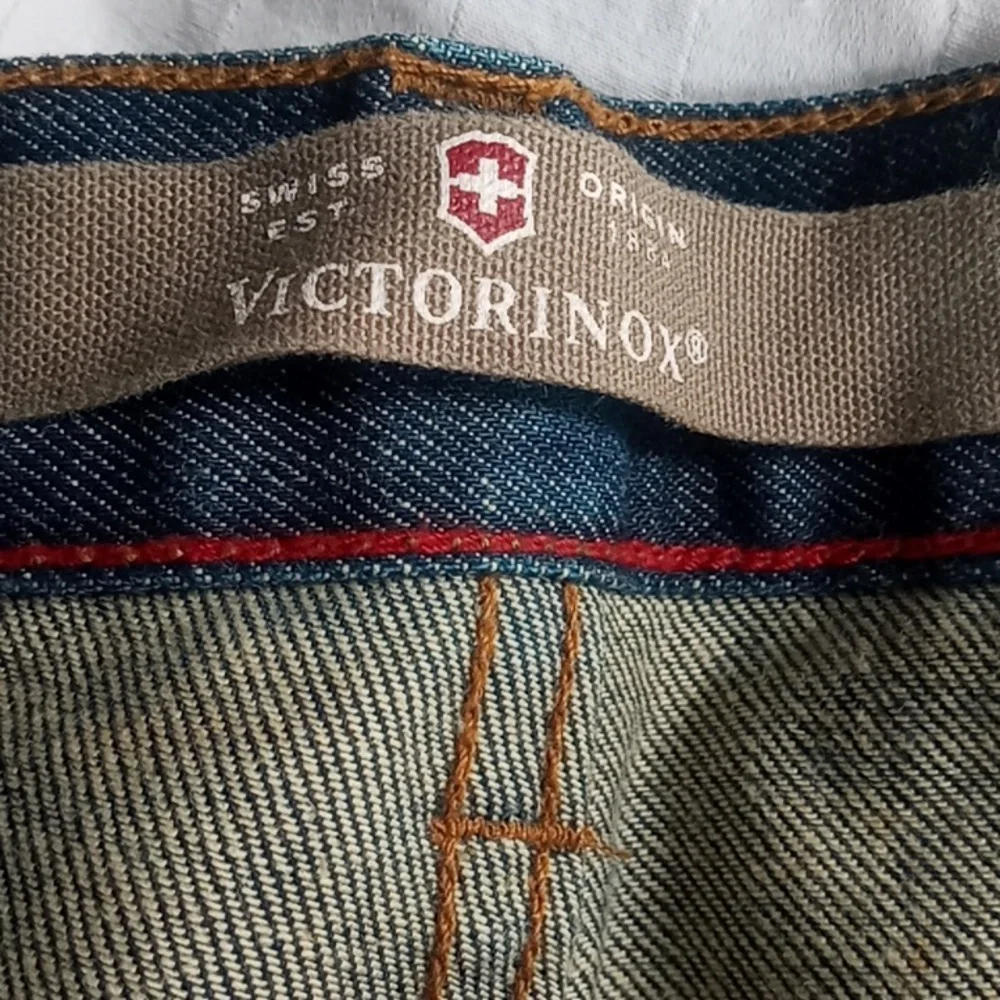 Victorinox Swiss 1884 Jeans. - Picture 9 of 11
